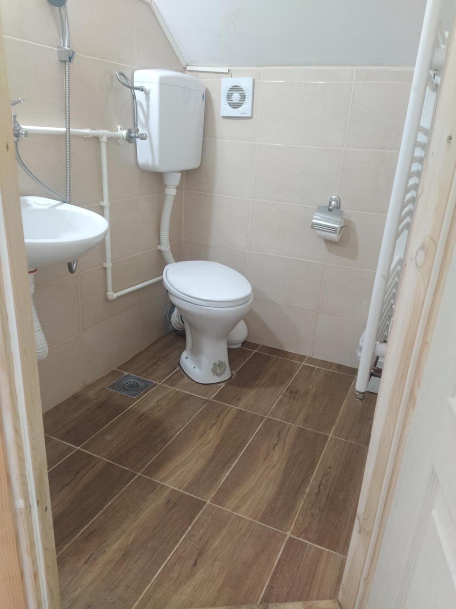 Domacinstvo Kod Gere Acomodação com café da manhã Crni Vrh Quarto foto