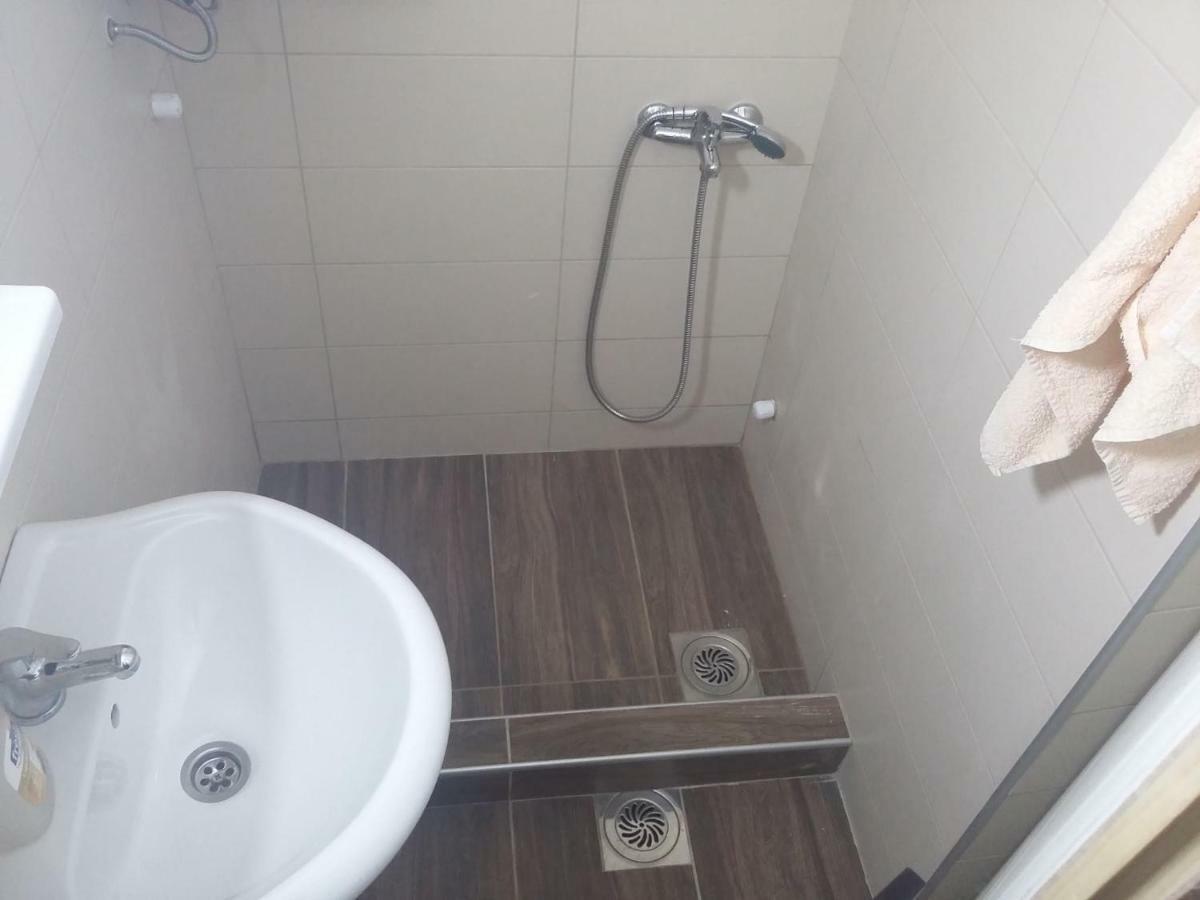 Domacinstvo Kod Gere Acomodação com café da manhã Crni Vrh Exterior foto